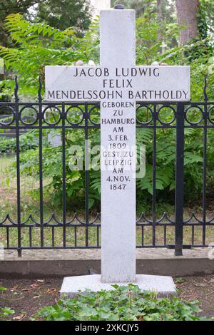 Berlin, Allemagne, 14 juillet 2024, croix funéraire avec inscription pour le compositeur allemand Felix Mendelssohn-bartholdy Banque D'Images