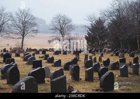 Cimetière sur Askøy (près de Bergen, Norvège) un jour de pluie en hiver Banque D'Images