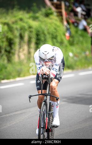 NILS POLITT de l'ÉQUIPE EMIRATES des Émirats Arabes Unis en cyclisme sur le Tour de France étape 7 TT (contre la montre), entre nuits-Saints-Georges et Gevrey-Chamertain, 05/07/24. Banque D'Images