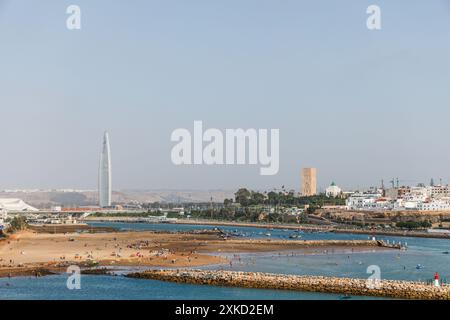 Le Maroc offre des paysages variés, des riads historiques et des panoramas spectaculaires sur le désert profitez de promenades à dos de chameau dans le Sahara et explorez des villes animées et des riad Banque D'Images