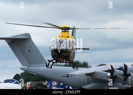 Airbus Helicopters Juno HT1 de 1 ÉCOLE DE PILOTAGE Royal Air Force lors de la Journée des départs de Royal International Air Tattoo 2024 à la RAF Fairford, Cirencester, Royaume-Uni, le 22 juillet 2024 (photo de Cody Froggatt/News images) Banque D'Images