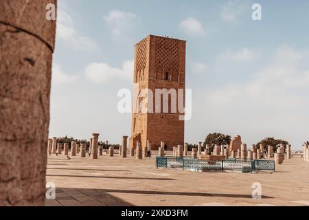 Le Maroc offre des paysages variés, des riads historiques et des panoramas spectaculaires sur le désert profitez de promenades à dos de chameau dans le Sahara et explorez des villes animées et des riad Banque D'Images