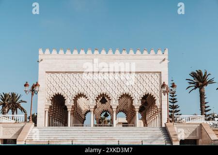 Le Maroc offre des paysages variés, des riads historiques et des panoramas spectaculaires sur le désert profitez de promenades à dos de chameau dans le Sahara et explorez des villes animées et des riad Banque D'Images