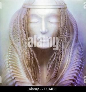 Les illustrations de H.R. Giger figurent sur la couverture de Brain Salad Surgery, le quatrième album studio d'Emerson, Lake and Palmer, sorti en 1973. Banque D'Images