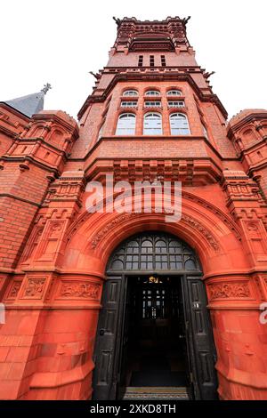 Entrée du bâtiment Pierhead, l'un des bâtiments de l'Assemblée galloise. Cardiff, pays de Galles du Sud, Royaume-Uni. Prise en juillet 2024. Banque D'Images