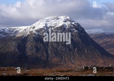 Buchaille Etive Mor montagne recouverte de neige dans les Highlands écossais de Glencoe Banque D'Images