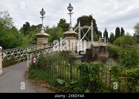 Passerelle au-dessus de la rivière Wye, Hereford, Angleterre, Royaume-Uni Banque D'Images