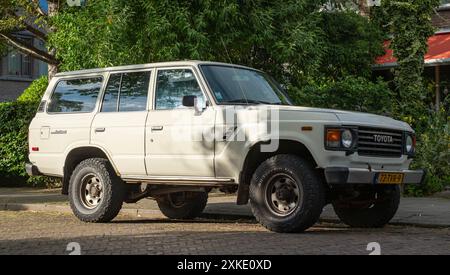 La Haye, pays-Bas, 21.07.2024, VUS classique Toyota Land Cruiser J60 à partir de 1985 Banque D'Images