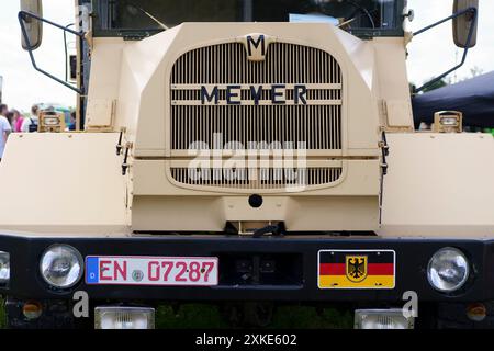 Iserlohn Gruermannscheide, NRW, Allemagne. 13 juillet 2024. Énorme camion Meyer au salon de l'auto Banque D'Images