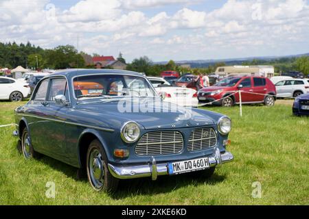 Iserlohn Gruermannscheide, NRW, Allemagne. 13 juillet 2024. Voiture familiale vintage Volvo Amazon à une exposition oldtimer Banque D'Images