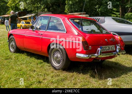 Iserlohn Gruermannscheide, NRW, Allemagne. 13 juillet 2024. Vintage MG MGB voiture au salon de l'auto oldtimer Banque D'Images