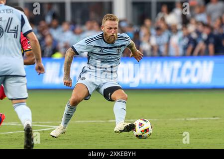 20 juillet 2024 : L'attaquant du Sporting Kansas City Johnny Russell (7) dribble la balle contre Louis City SC au Childrens Mercy Park à Kansas City, KS. David Smith/CSM Banque D'Images