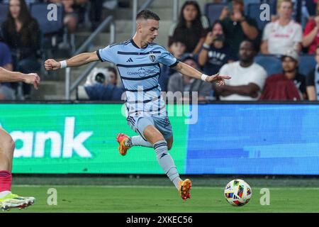 20 juillet 2024 : milieu de terrain du Sporting Kansas City Erik Thommy (26 ans) lors d'un match contre Louis City SC au Childrens Mercy Park à Kansas City, Kansas. David Smith/CSM Banque D'Images