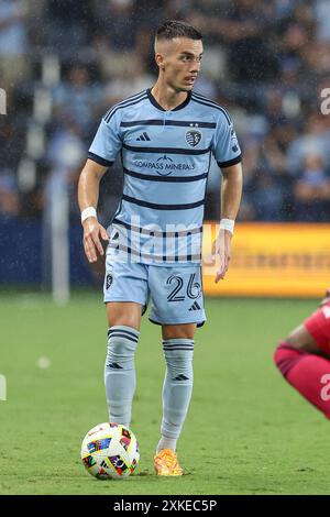 20 juillet 2024 : milieu de terrain du Sporting Kansas City Erik Thommy (26 ans) lors d'un match contre Louis City SC au Childrens Mercy Park à Kansas City, Kansas. David Smith/CSM Banque D'Images