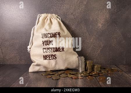 Blocs de bois avec les mots « Découvrez les besoins de vos clients ». Concept commercial Banque D'Images