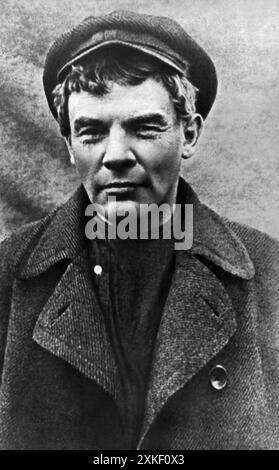Russie 1917. Vladimir Lénine portant une perruque et du maquillage pour une photo qui a été faite pour une carte d'identité illégale émise pour un travailleur nommé K.P. Ivanov. Avec cette carte, Lénine a pu s'échapper en Finlande et éviter la persécution par le gouvernement provisoire russe. Banque D'Images