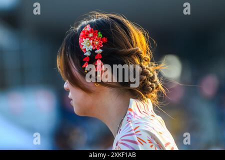 Shah Alam, Selangor, Malaisie. 20 juillet 2024. Une femme en costume japonais vue lors du festival annuel japonais "bon odori" à Shah Alam. Le 48ème festival bon odori célébré ici dans le cadre des festivités estivales de JapanÃ depuis près d’un demi-siècle, vise à promouvoir et renforcer l’amitié entre la Malaisie et le Japon. (Crédit image : © Vivian Lo/SOPA images via ZUMA Press Wire) USAGE ÉDITORIAL SEULEMENT! Non destiné à UN USAGE commercial ! Banque D'Images