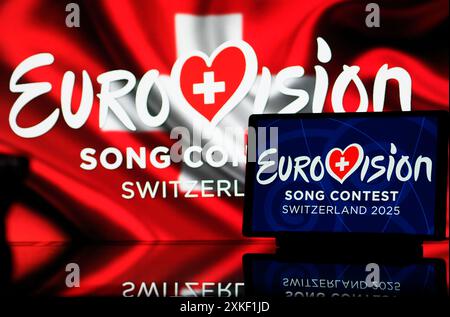 Dans cette illustration photo, le logo du concours Eurovision de la chanson 2025 est affiché sur une tablette. Banque D'Images