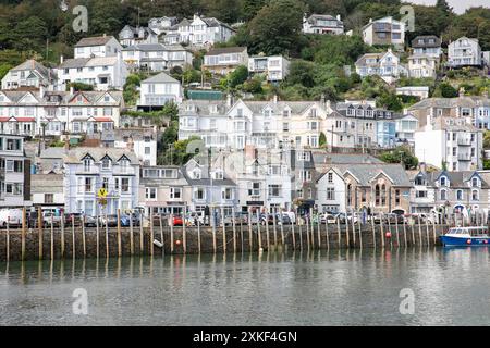 Looe Cornwall, vue sur le port pour les maisons à East Looe et le port quayside, Cornwall, Angleterre, Royaume-Uni Banque D'Images