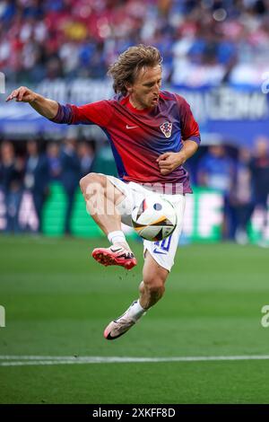 Leipzig, Allemagne. 24 juin 2024. Football : Championnat d'Europe, Croatie - Italie, tour préliminaire, groupe B, jour de match 3, Leipzig Stadion. La croate Luka Modric sur le ballon. Crédit : Jan Woitas/dpa/Alamy Live News Banque D'Images