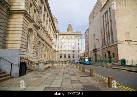 Paysage urbain du front de mer dans la ville de Liverpools, Angleterre. Banque D'Images