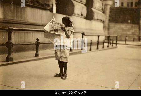 Newsgirl, Park Row, New York, juillet 1910. Banque D'Images