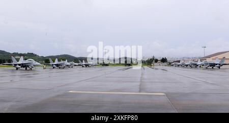 Séoul, CORÉE DU SUD. 23 juillet 2024. 23 juillet 2024-Séoul, Corée du Sud-USMC F/A-18 Super Hornet, F-35B et ROK AF (K)F-16, FA-50, F-15K participent à un exercice conjoint près de South Korea Sky. La Corée du Sud et les États-Unis ont entamé un exercice aérien combiné mardi, a déclaré l'Armée de l'Air, dans le cadre des efforts visant à renforcer les capacités de combat conjointes contre les menaces changeantes de la Corée du Nord. (Crédit image : © Ministère de la Défense via ZUMA Press Wire) USAGE ÉDITORIAL SEULEMENT! Non destiné à UN USAGE commercial ! Crédit : ZUMA Press, Inc/Alamy Live News Banque D'Images