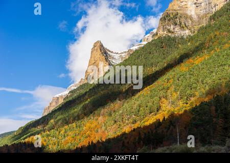 Tozal del Mallo (2280 mètres). Parc national d'Ordesa i Monte Perdido, province de Huesca, Aragon. Banque D'Images