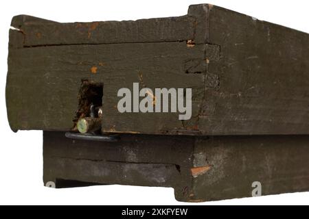 Mines terrestres primitives des séries PMD, PMD-6, PMD-7 et PMD-57 de l'Union soviétique. Isolé sur fond blanc. Banque D'Images