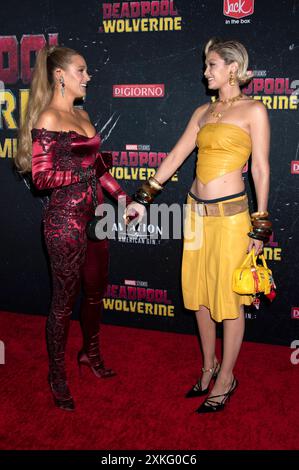 Blake Lively und Gigi Hadid BEI der Weltpremiere des Kinofilms Deadpool & Wolverine im David H. Koch Theater. New York, 22.07.2024 *** Blake Lively et Gigi Hadid à la première mondiale du film Deadpool Wolverine au David H Koch Theater New York, 22 07 2024 Foto:xB.xHinex/xFuturexImagex deadpool Wolverine 4577 Banque D'Images