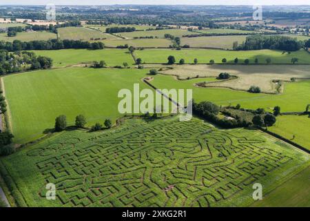 Une vue du labyrinthe Wistow dans le Leicestershire, inspirée par l’heptathlète Katarina Johnson-Thompson et en forme de lanceur de javelot, en amont des Jeux olympiques de Paris. La cérémonie d’ouverture des Jeux Olympiques de Paris 2024 aura lieu le vendredi 26 juillet, le long de la Seine. Date de la photo : mardi 23 juillet 2024. Banque D'Images