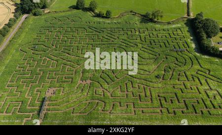 Une vue du labyrinthe Wistow dans le Leicestershire, inspirée par l’heptathlète Katarina Johnson-Thompson et en forme de lanceur de javelot, en amont des Jeux olympiques de Paris. La cérémonie d’ouverture des Jeux Olympiques de Paris 2024 aura lieu le vendredi 26 juillet, le long de la Seine. Date de la photo : mardi 23 juillet 2024. Banque D'Images