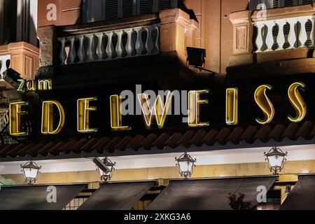 Signe du restaurant traditionnel Zum Edelweiss sur la rue Libertad à Buenos Aires Banque D'Images