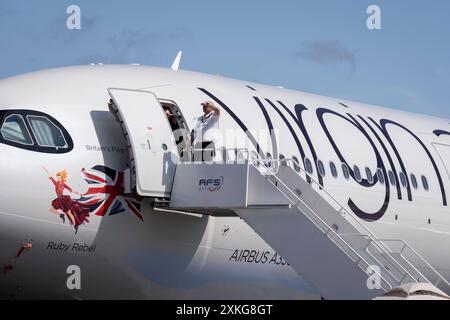 Un Airbus A330-900 de Virgin Atlantic lors du salon international de l'aéronautique de Farnborough, le 22 juillet 2024, à Farnborough, en Angleterre. Le salon aéronautique international de Farnborough, qui se déroule cette année, accueille 1 500 exposants avec 100 000 m2 d'espace d'exposition avec plus de 80 000 visiteurs sur les 5 jours de commerce. Banque D'Images