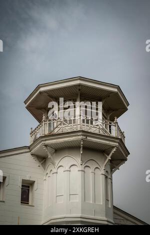 Manoir de l'époque ottomane, île de Buyukada, la plus grande des îles des Princes dans la mer de Marmara, près d'Istanbul, Turquie Banque D'Images