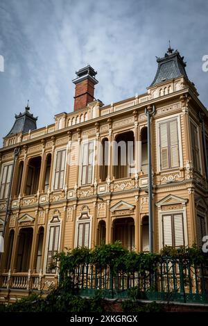 Manoir de l'époque ottomane, île de Buyukada, la plus grande des îles des Princes dans la mer de Marmara, près d'Istanbul, Turquie Banque D'Images