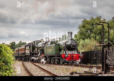 Lambton Tank 0-6-2T No. 29 et GWR 'Saint' classe 4-6-0 No. 2999 'Lady of Legend', Didcot Railway Centre, Oxon. Banque D'Images