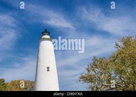 Île d'Ocracoke, Outer Banks, Caroline du Nord, États-Unis - 16 avril 2024:le phare d'Ocracoke est le deuxième plus ancien phare opérationnel aux États-Unis Banque D'Images