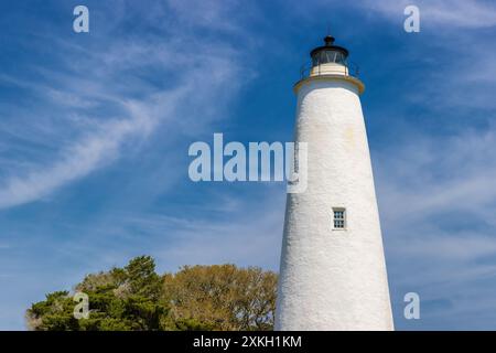 Île d'Ocracoke, Outer Banks, Caroline du Nord, États-Unis - 16 avril 2024:le phare d'Ocracoke est le deuxième plus ancien phare opérationnel aux États-Unis Banque D'Images