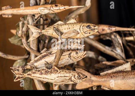 Poisson en bois fait main figure d'art Banque D'Images