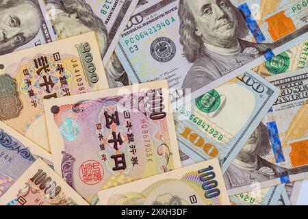Lorsque le prix du dollar américain augmente dans un pays comme le Japon, les épargnants investissent leur épargne Banque D'Images