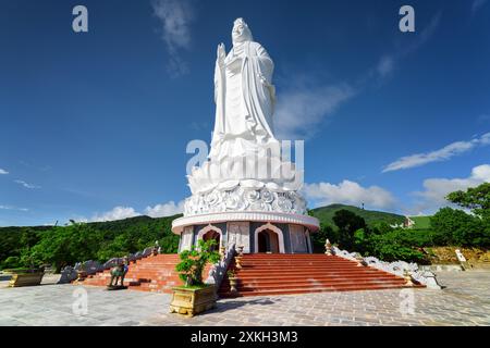 Vue majestueuse de la Dame Bouddha (le Bodhisattva de la Miséricorde) Banque D'Images