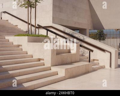 Abu Dhabi, Emirats Arabes Unis - 13 janvier 2024 : Abrahamic Family House, c'est un complexe interreligieux sur l'île de Saadiyat. Cet événement a été inspiré par le document sur la Fraternité humaine. Banque D'Images