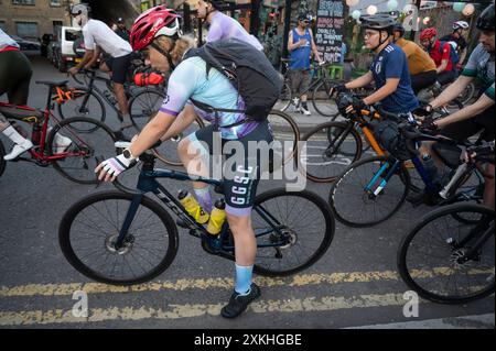 Londres, Hackney 20 juillet 2024. Environ 2000 cyclistes se rassemblent dans les champs de Londres pour participer au Dunwich Dynamo, une semi-organisation annuelle Banque D'Images