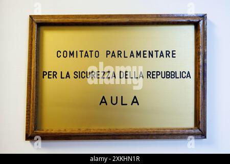 Roma, Italie. 23 juillet 2024. L'ingresso dell'aula del Copasir a Palazzo S. Macuto a Roma, Marted&#xec;, 23 Luglio 2024 (Foto Roberto Monaldo/LaPresse) entrée du Copasir au Palazzo S. Macuto à Rome, mardi 23 juillet 2024 (photo Roberto Monaldo/LaPresse) crédit : LaPresse/Alamy Live News Banque D'Images