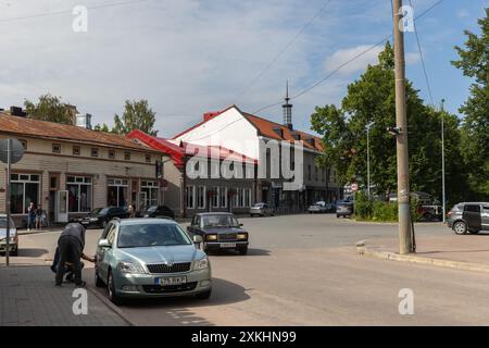 Sortavala, Russie - 21 juillet 2024 : les gens ordinaires sont à la rue Kirov le jour ensoleillé d'été Banque D'Images