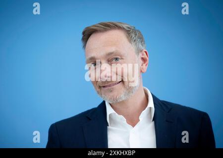 Christian Lindner - Bundeshaushalt 2025 DEU, Deutschland, Allemagne, Berlin, 17.07.2024 Christian Lindner , Bundesfinanzminister FDP waehrend der Bundespressekonferenz zum Thema Regierungsentwurf fuer den Bundeshaushalt 2025 und Finanzplan bis 2028 in Berlin Deutschland en: Christian Lindner , ministre fédéral des Finances FDP lors de la conférence de presse fédérale sur le projet du gouvernement pour le budget fédéral 2025 et le plan financier jusqu'en 2028 à Berlin Allemagne *** Christian Lindner Bundeshaushalt 2025 DEU, Deutschland, Allemagne, Berlin, 17 07 2024 Christian Lindner , ministre fédéral des Finances FDP durin Banque D'Images