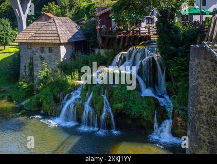 Village de Rastoke près de Slunj en Croatie. Banque D'Images