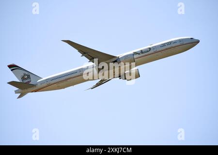 Fiumicino, Latium. 23 juillet 2024. Boeing 777-300 Etihad Airways . Avion pour l'aéroport de Fiumicino. Fiumicino (Italie), 23 juillet 2024. AllShotLive/Sipa USA crédit : Sipa USA/Alamy Live News Banque D'Images