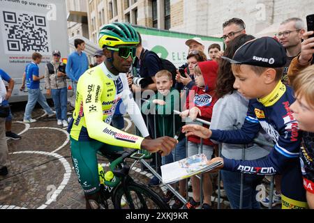 Roeselare, Belgique. 23 juillet 2024. L'érythréen Biniam Girmay Hailu d'Intermarche-Wanty en photo avant l'épreuve cycliste 'Natourcritium Roeselare', mardi 23 juillet 2024 à Roeselare. Les « critériums » traditionnels sont des vitrines locales pour lesquelles sont invités principalement les cyclistes qui ont parcouru le Tour de France. BELGA PHOTO KURT DESPLENTER crédit : Belga News Agency/Alamy Live News Banque D'Images